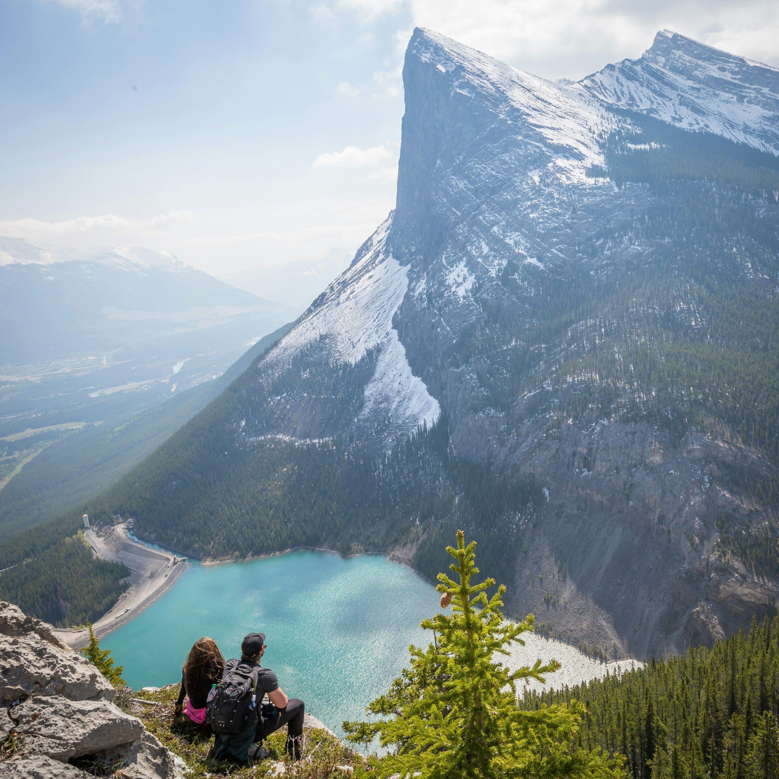 Zwei Wanderer im Urlaub - Berge und Seen - shopstartups Blog