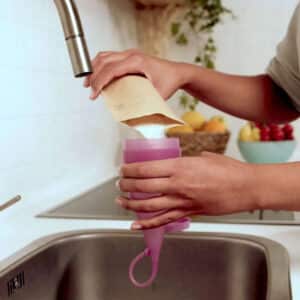 Soap & Precede All in. Wash. 4-in-1. beim Auffüllen - shopstartups