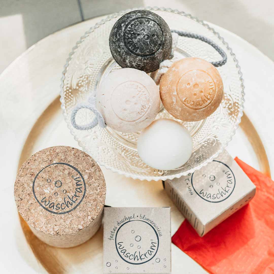 Feste Duschkugeln und Conditioner von waschkram - shopstartups